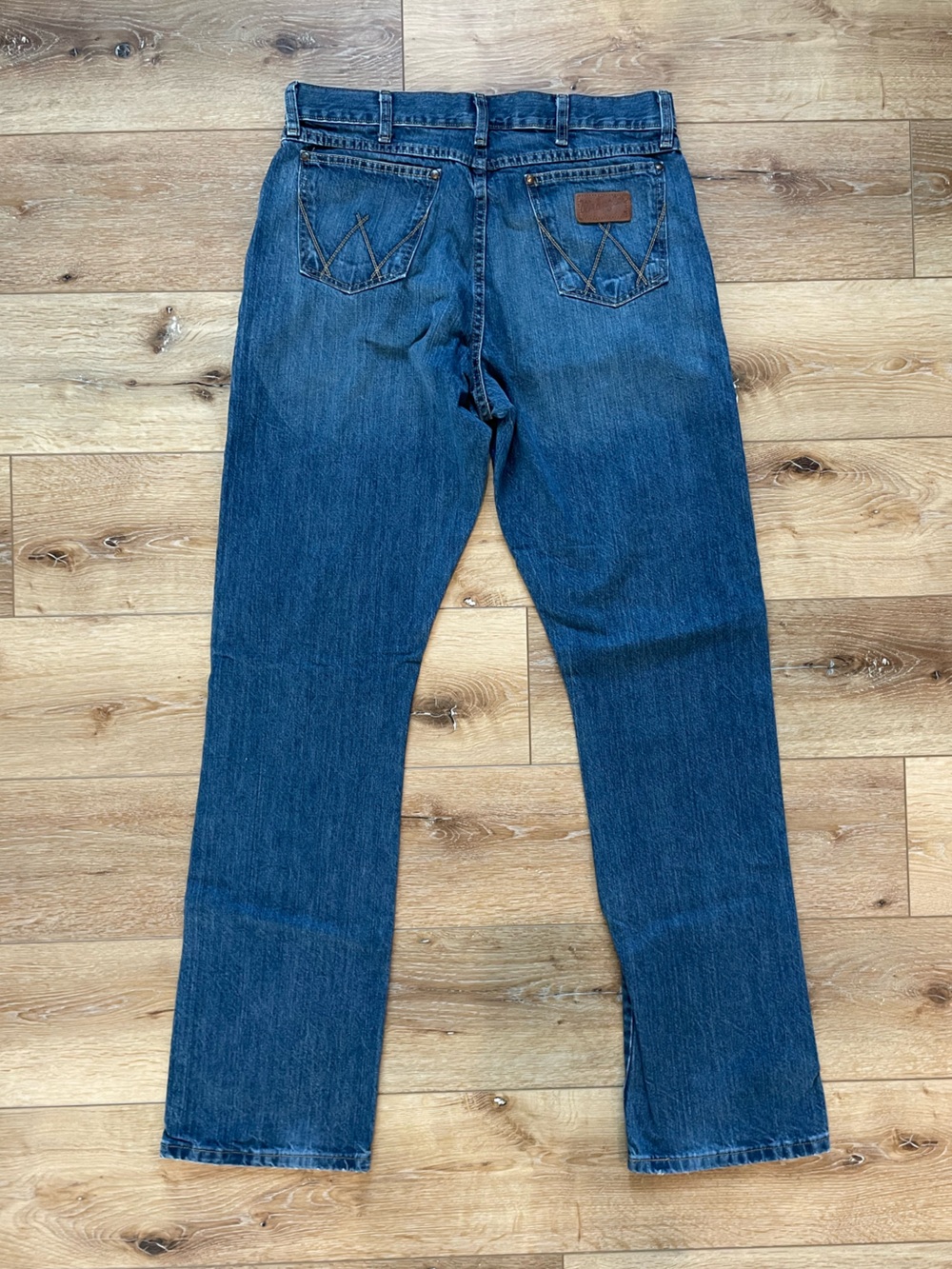 Men’s Wrangler Retro Relaxed Fit Bootcut Jeans - Picture 3 of 5